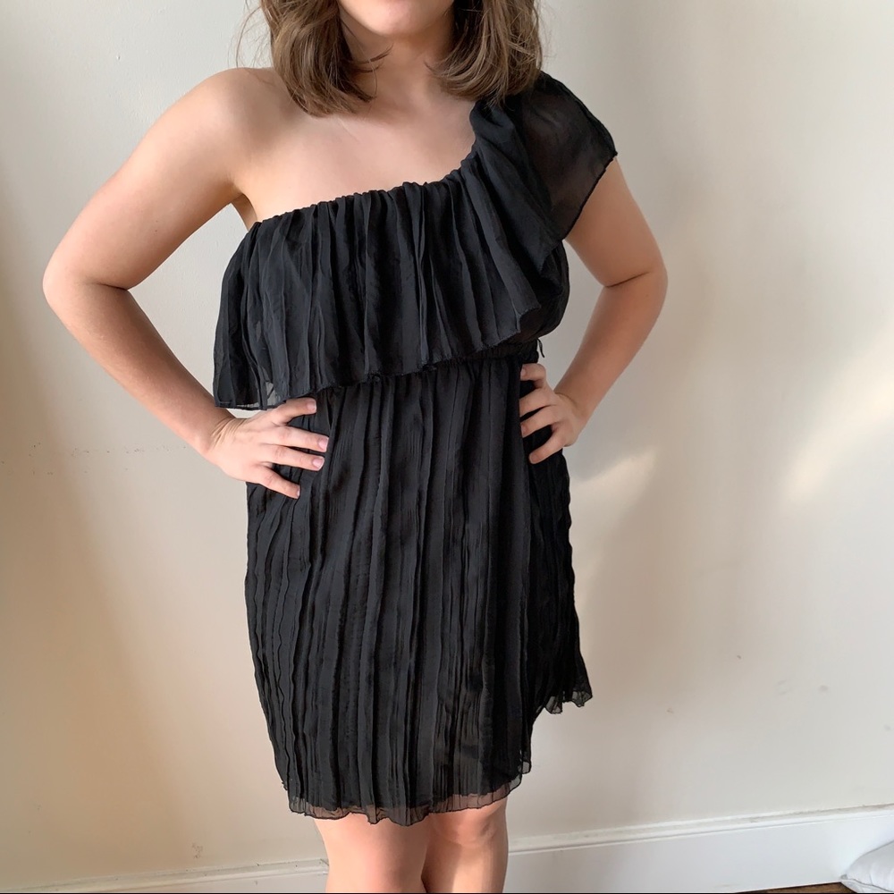 Crinkled One Shoulder Dress - Picture 3 of 6